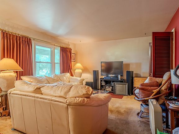 4th image of 1811 E Forestview Dr
