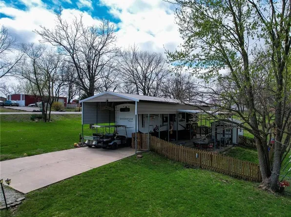 26 W Crestwood Cir, Linn Valley, KS 66040