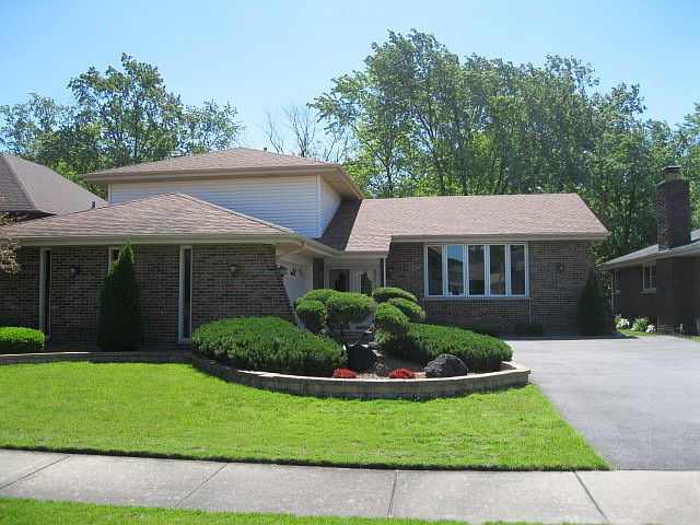 1st image of 17319 Kimbark Ave