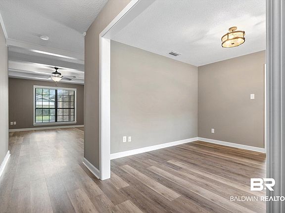 4th image of 5327 Longridge Dr N