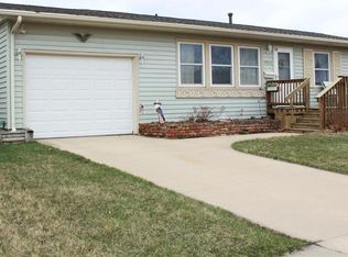5932 Sharon Ln NW, Cedar Rapids, IA 52405