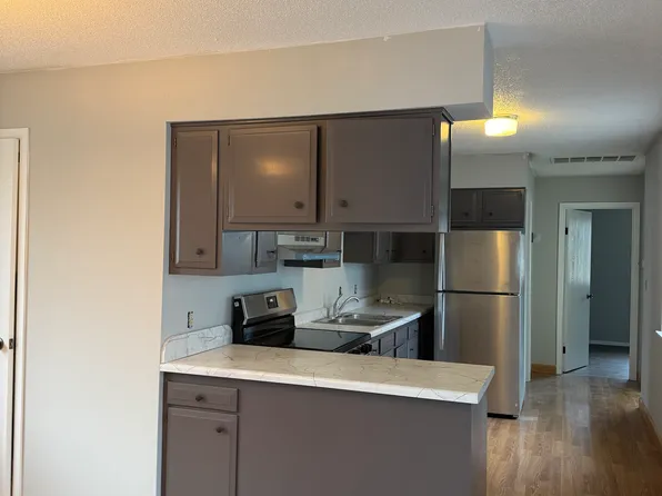 915 W Shenandoah Dr #915, Peoria, IL 61614