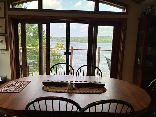 3 bed, 3.0 bath, 2384 sqft, $5,000 — Photo 4