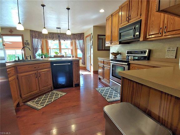 4th image of 9486 Grand Oak Dr