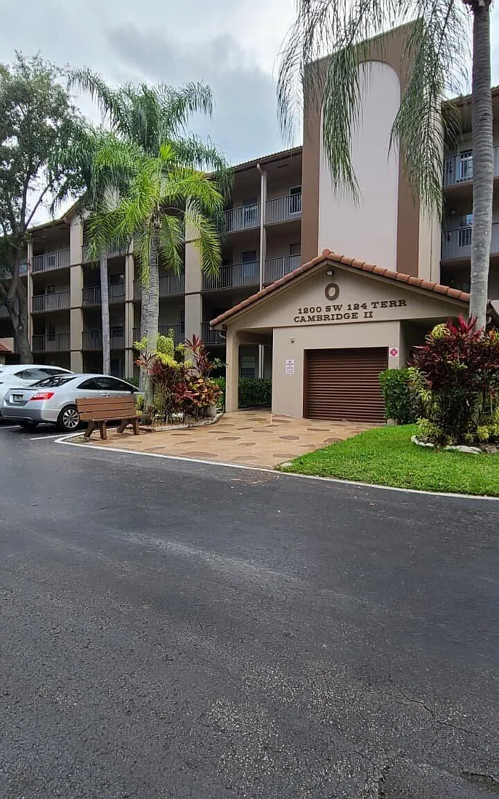 2 bed, 2.0 bath, 1020 sqft, $2,200 — Photo 2