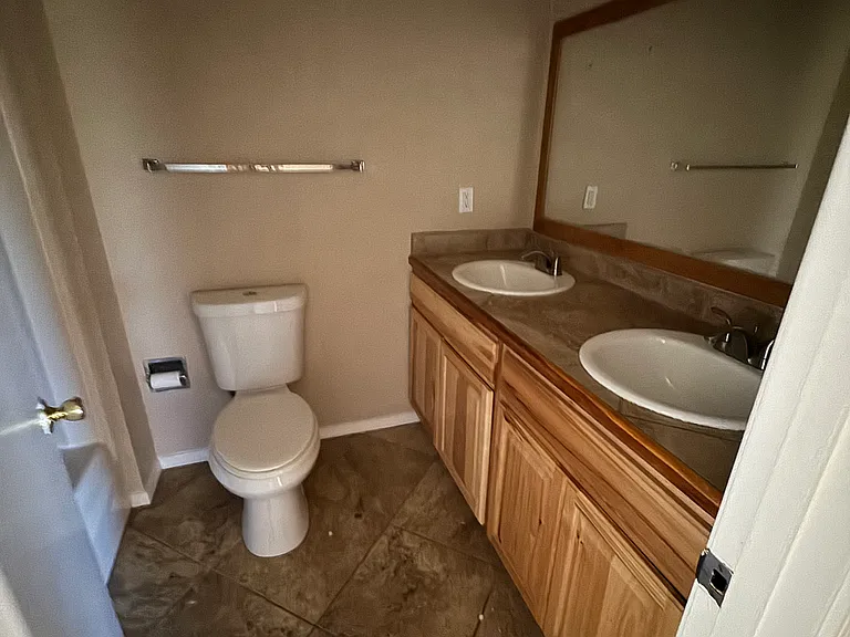 290 S 10th St W — Photo 16
