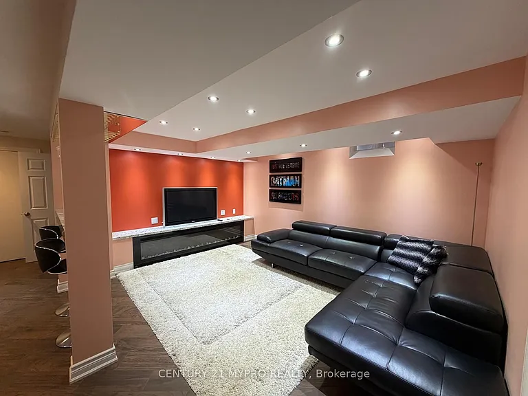 431 Woodspring Ave E — Photo 39
