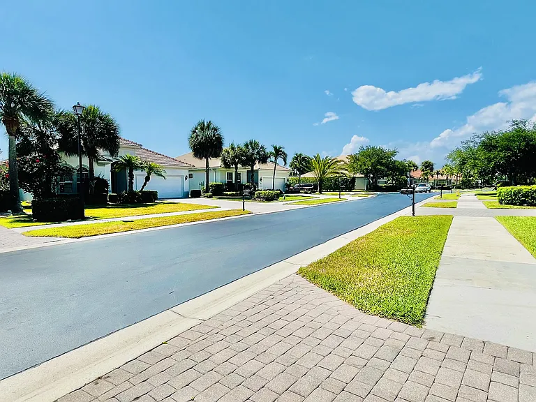 15830 Delaplata Ln — Photo 33