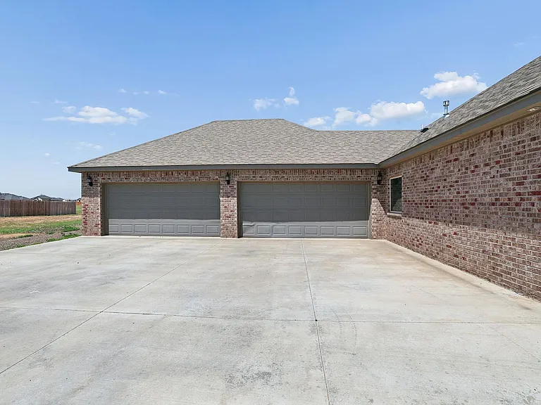 9240 Highland Springs Dr — Photo 41