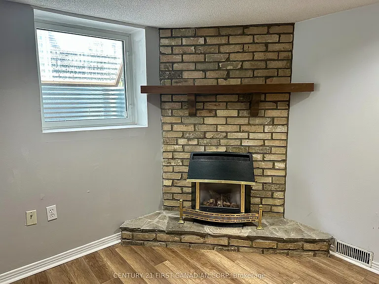 139 Britannia Ave #LOWER — Photo 6
