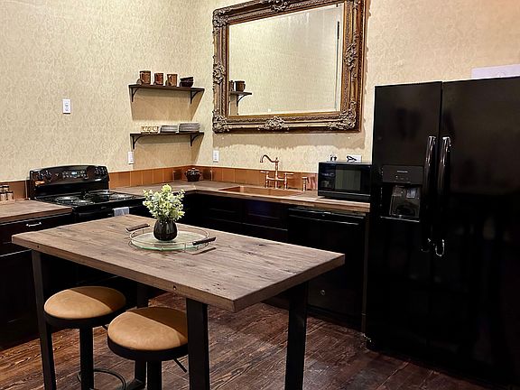 4th image of 203 W Broadway St #2