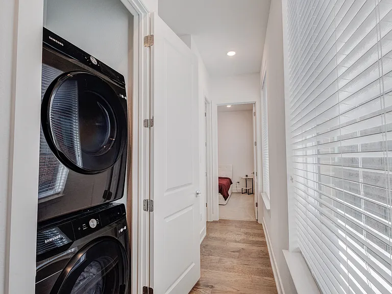 114 E Chester Ct — Photo 18