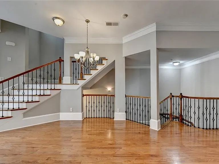 813 Clifton Heights Ln — Photo 8