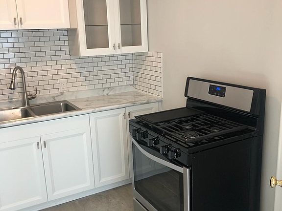 4th image of 110 E Brockton Ave