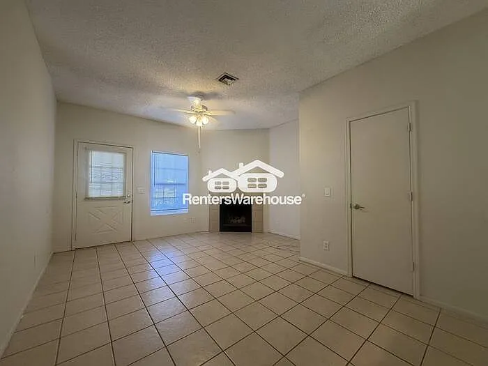 1970 N Hartford St #4 — Photo 5