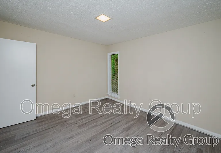 South Court Apartments — Photo 28