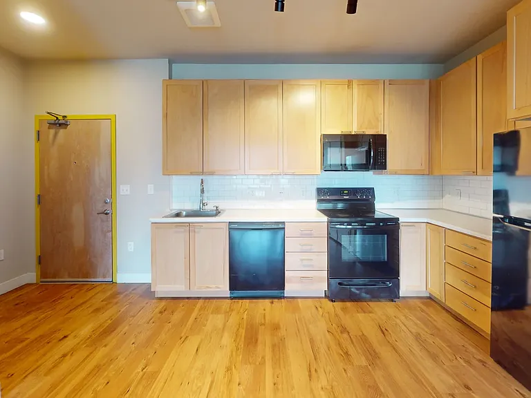 5190 Broadway — Photo 14