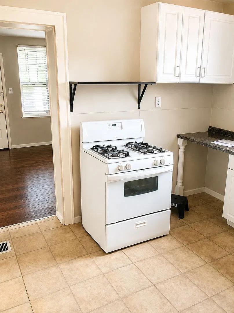 House for Rent * Pet Friendly * Amazing Location in Dormont * Available Now * Spacious & Renovated — Photo 3
