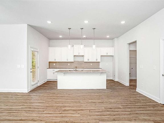 5th image of 106 Cooper Dr