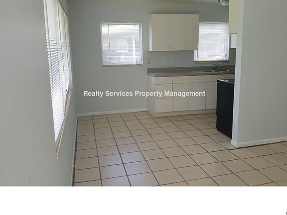 2nd image of 2631 Ashwood St