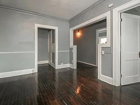 5th image of 6-2002 Clarence Ave #6