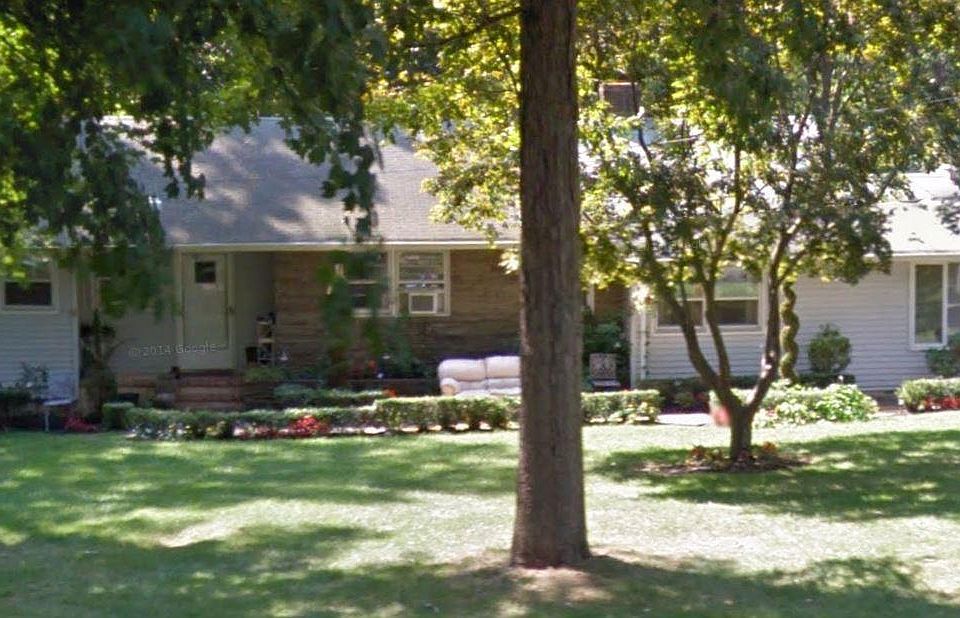 1st image of 144 Seminole Dr