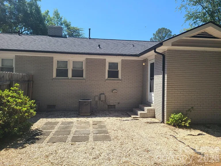 3731 Dresden Dr E — Photo 10