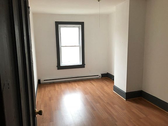 Bedroom 3, closet is included.