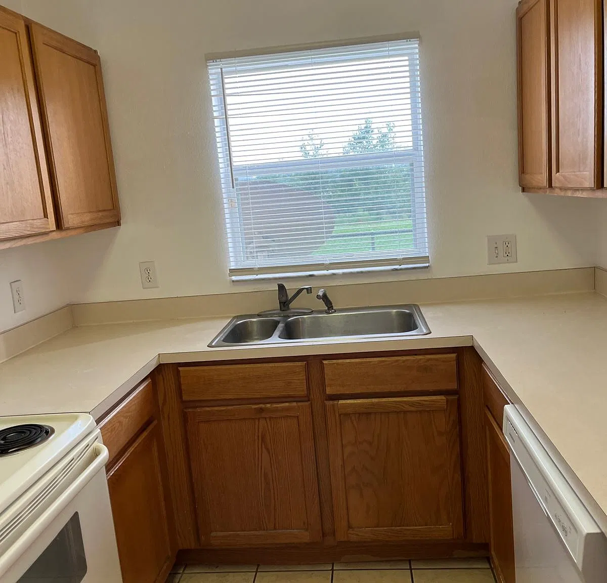 3 bed, 2.5 bath, 1203 sqft, $2,000 — Photo 4