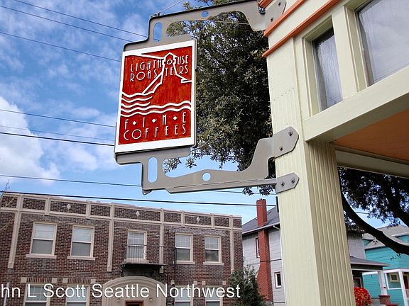 3rd image of 4303 Phinney Ave N APT 1