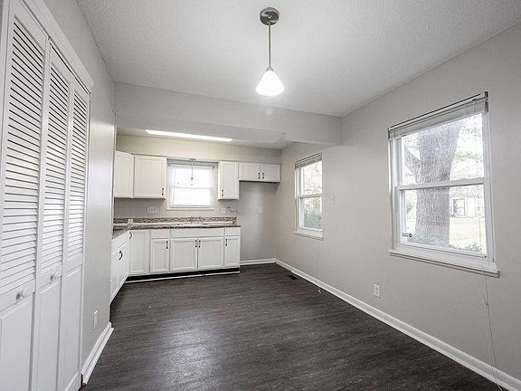 2nd image of 3212 Lupine Dr