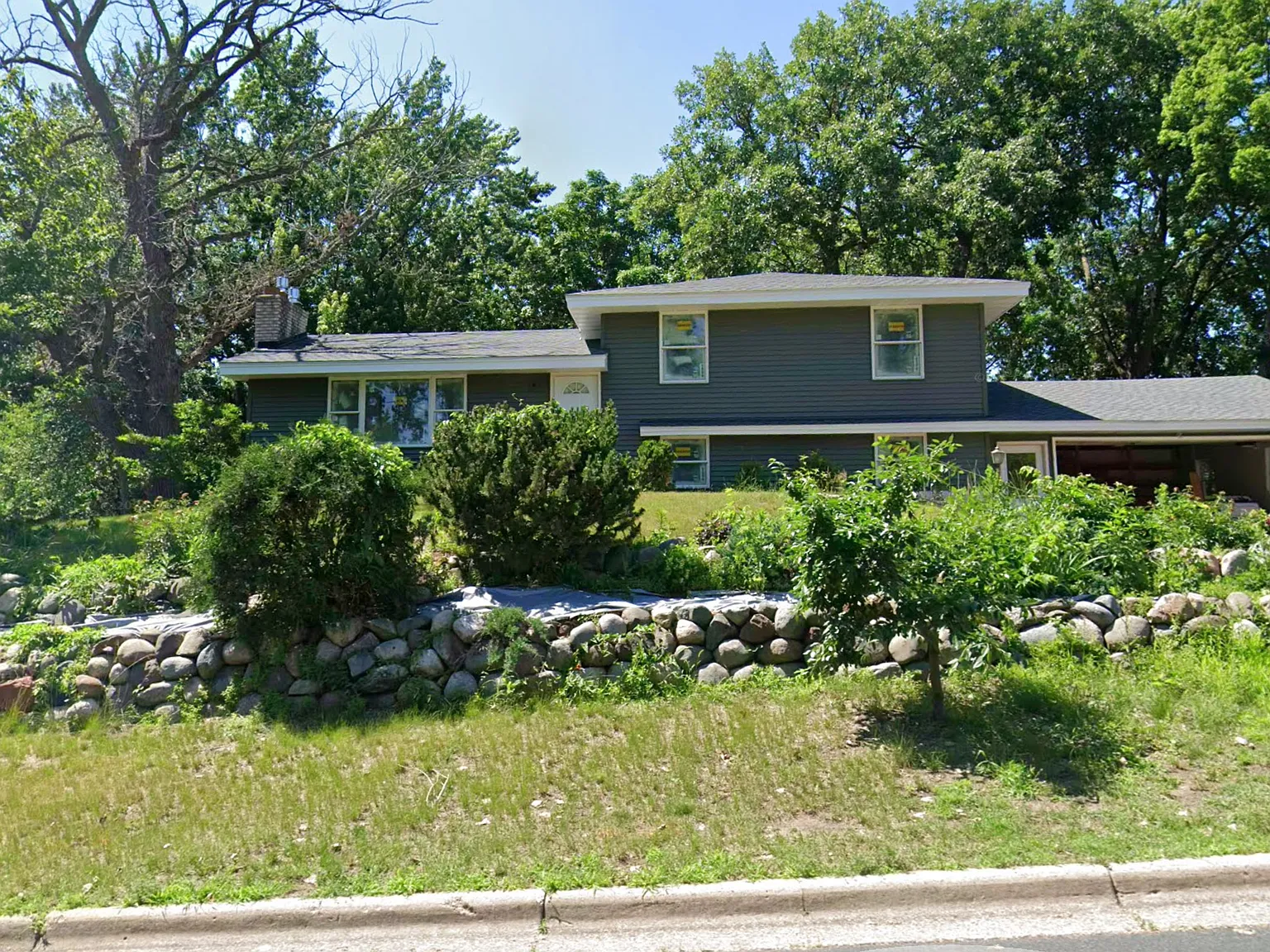 5 bed, 2100 sqft, $3,000 — Photo 1