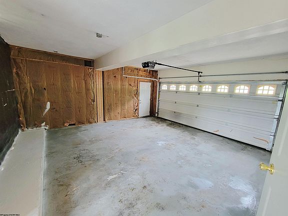 5th image of 20 Hillcrest Dr
