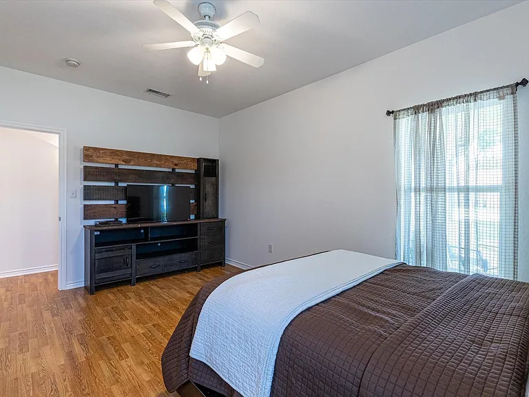 508 Pine Ln — Photo 16