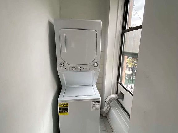 3rd image of 527 Henry St APT 3