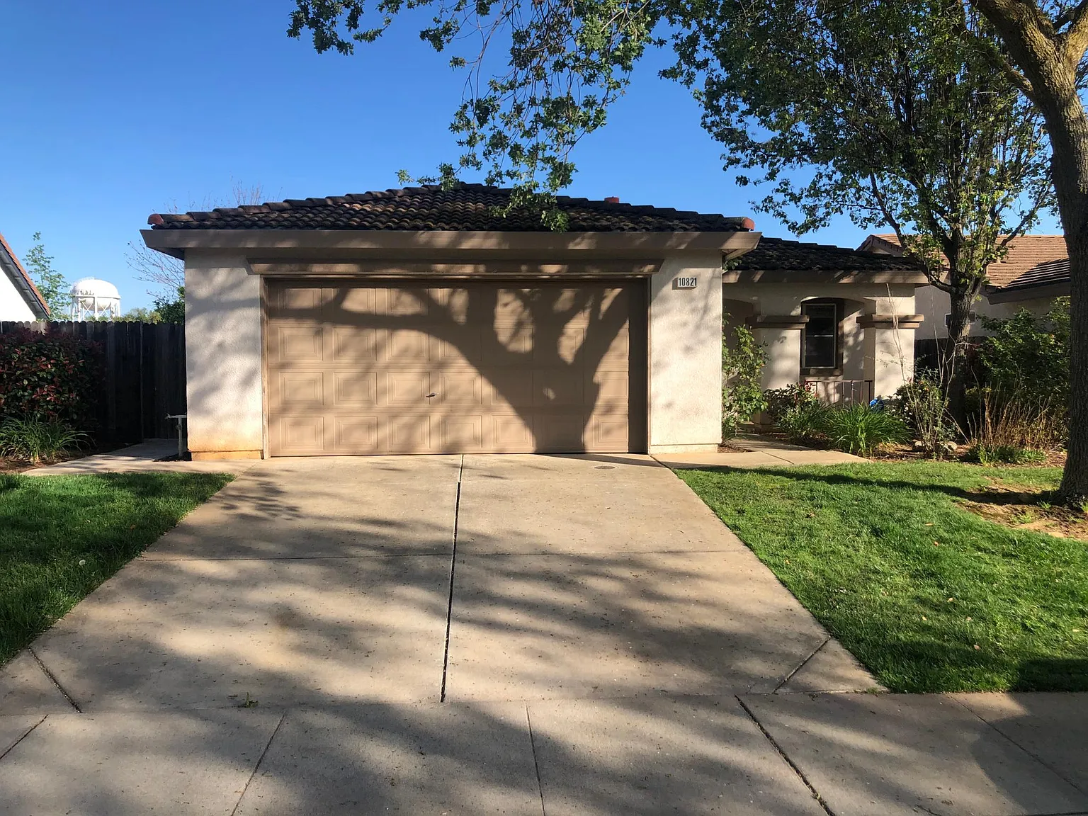 10821 Ivoryton Way — Photo 1