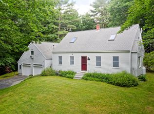 10 Blackthorne Ln, Gray, ME 04039