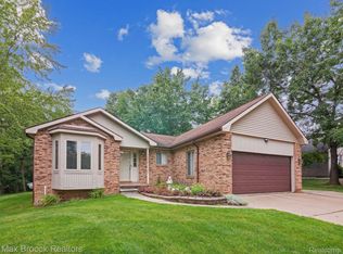 3644 S Shimmons Cir, Auburn Hills, MI 48326
