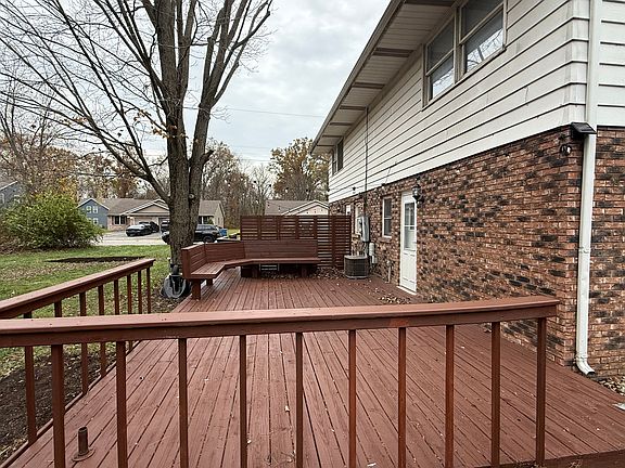 1006 deck w/ privacy