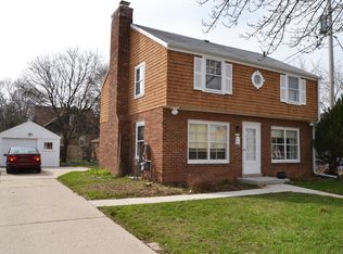 2261 Lefeber Ave, Wauwatosa, WI 53213
