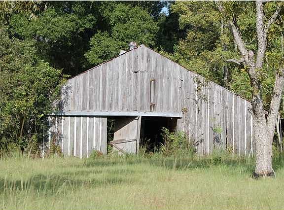 3rd image of 985 Tower Rd