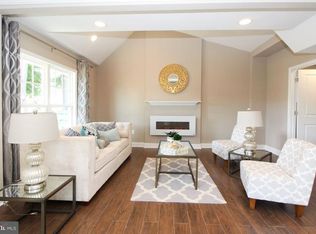 40 Jester Ln, Levittown, PA 19055