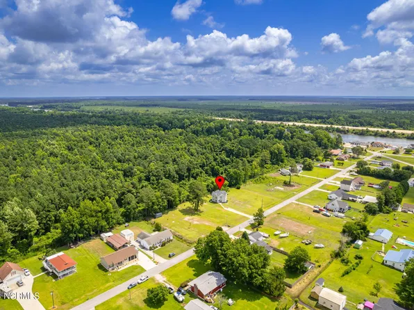 335 Country Club Lane, Newport, NC 28570