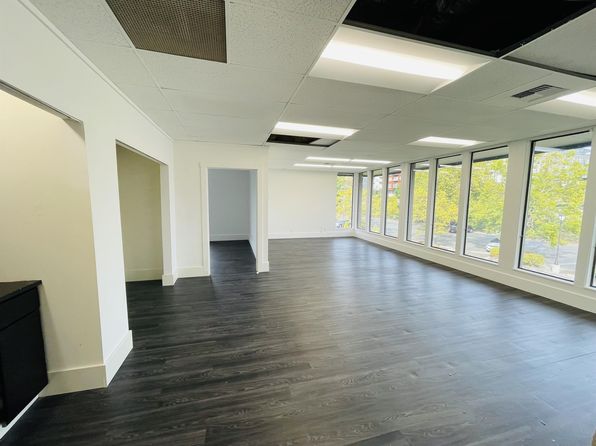 1 Lake Bellevue Dr SUITE 207