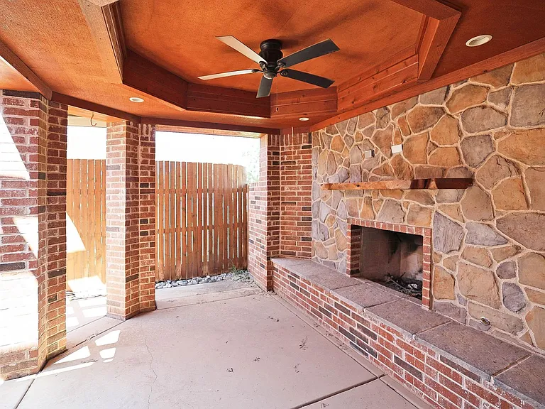 7501 Continental Pkwy — Photo 16