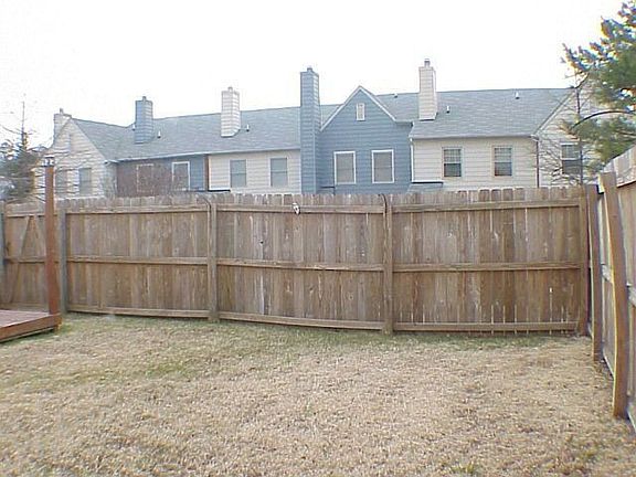 Look at the large back yard ready for family fun.