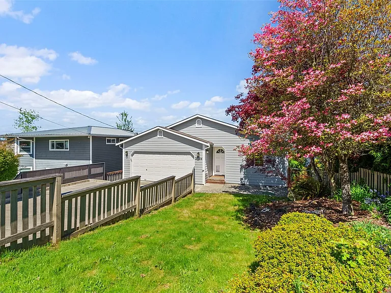 2334 Island Dr NW — Photo 2