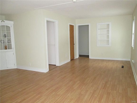 4th image of 26 Jefferson St