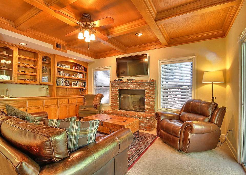 1st image of 3639 Amethyst Dr