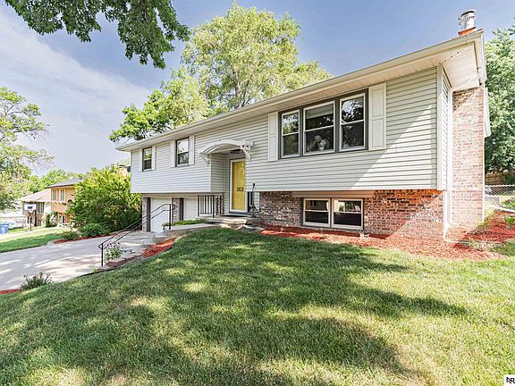 3rd image of 3812 Coffey Ave